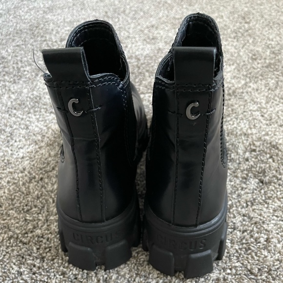 Lug sole boot - Picture 2 of 6